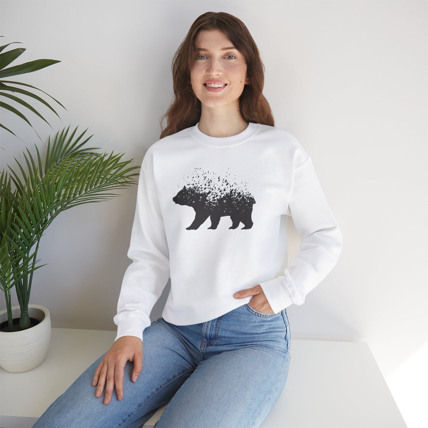 Nature-Inspired Bear Graphic Crewneck Sweatshirt for Adventurers